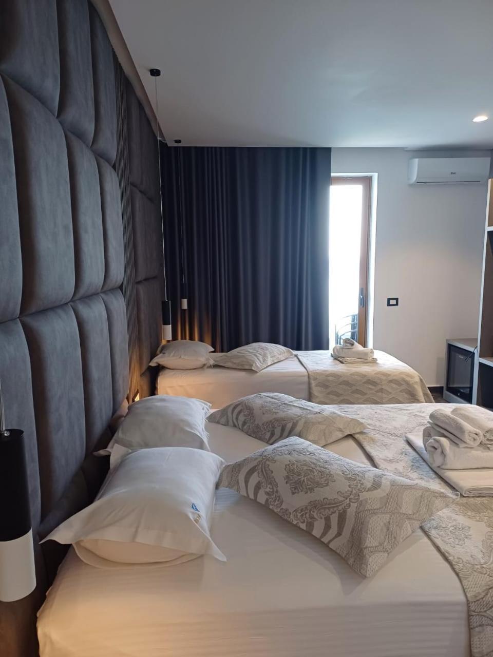 Blue Bay Hotel ซารานเดอ ภายนอก รูปภาพ