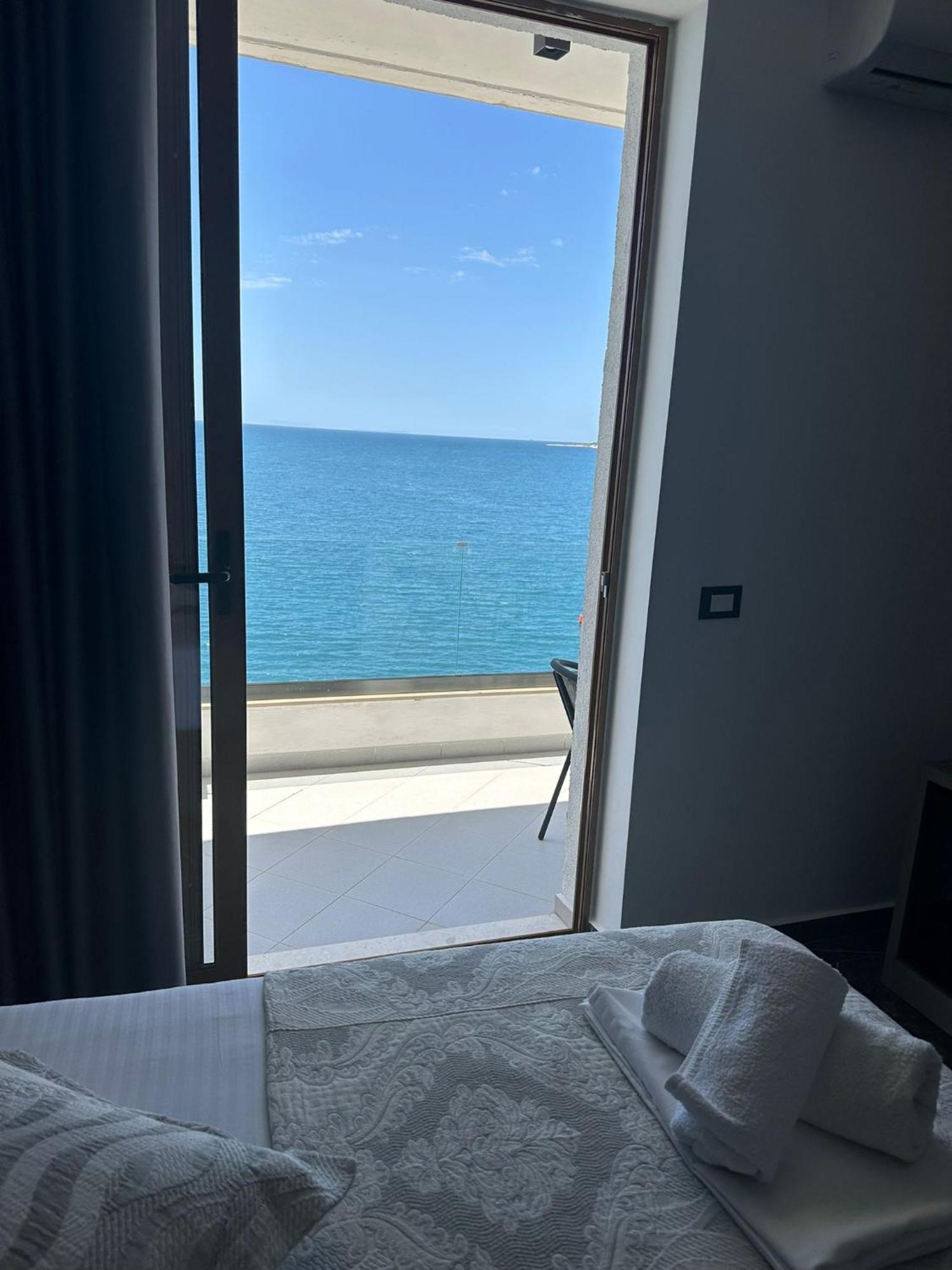 Blue Bay Hotel ซารานเดอ ภายนอก รูปภาพ