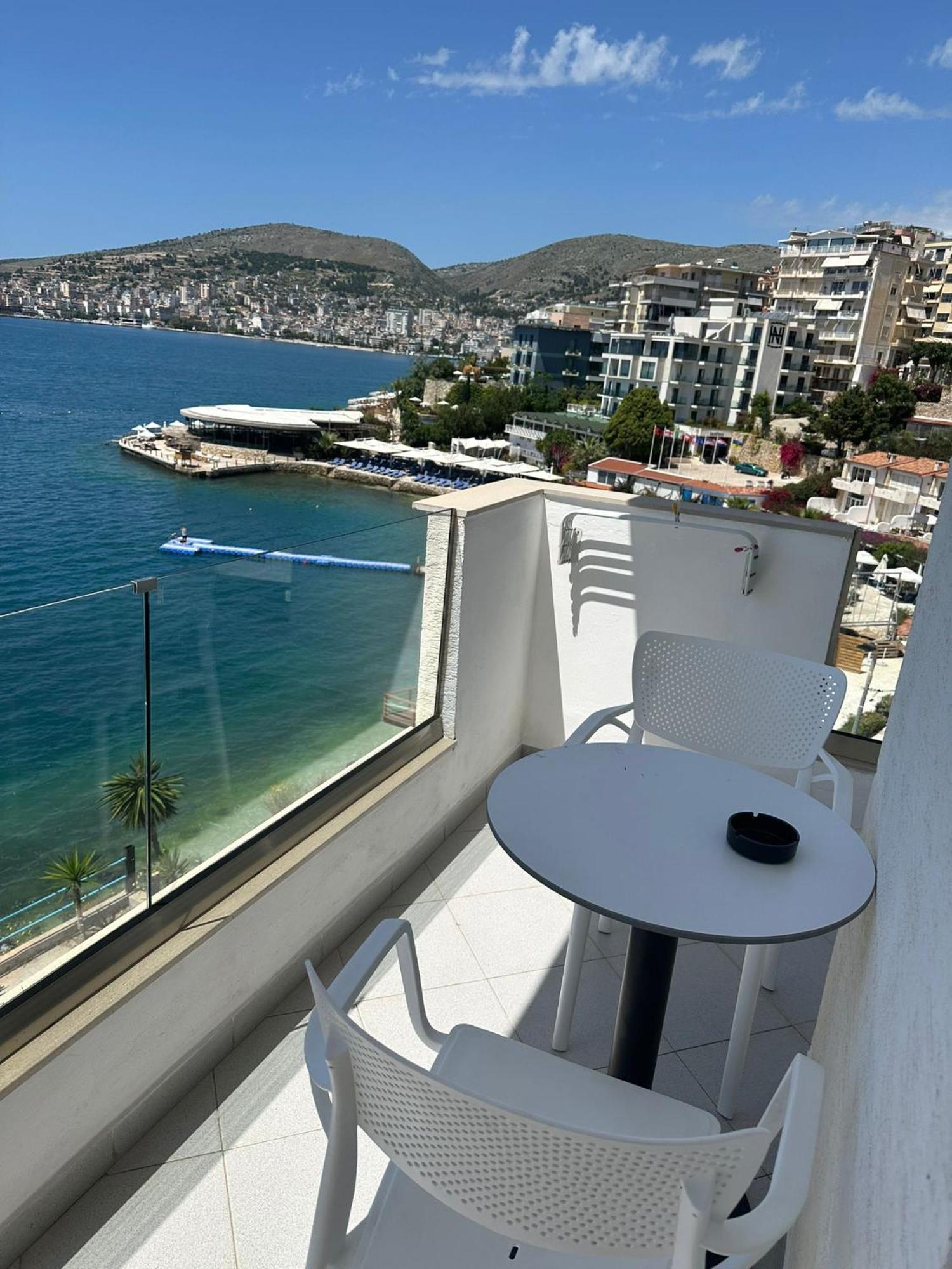 Blue Bay Hotel ซารานเดอ ภายนอก รูปภาพ